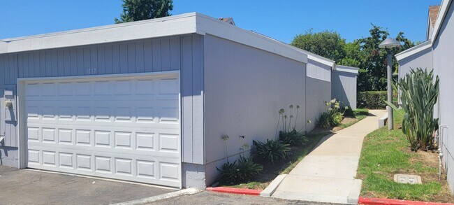 Building Photo - 1017 Quiet Creek Ln