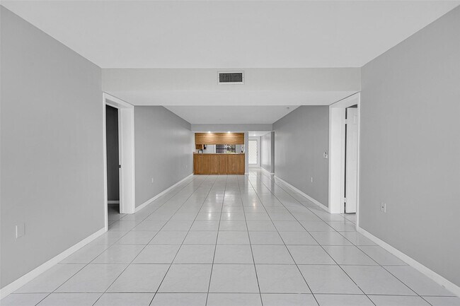 Building Photo - 1713 Whitehall Dr