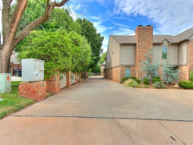 Building Photo - 1201 Glenbrook Dr