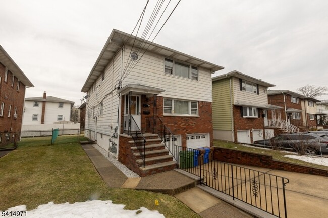 Building Photo - 318 Kennedy Dr