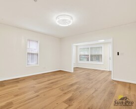 Building Photo - 213 Live Oak Ave