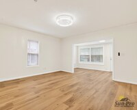 Building Photo - 213 Live Oak Ave