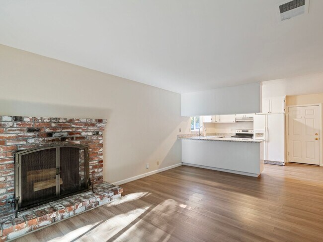 Building Photo - Single Level Ranch Home In Desirable Clayt...