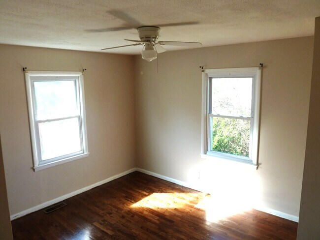 Building Photo - 1722 Nickerson Ave