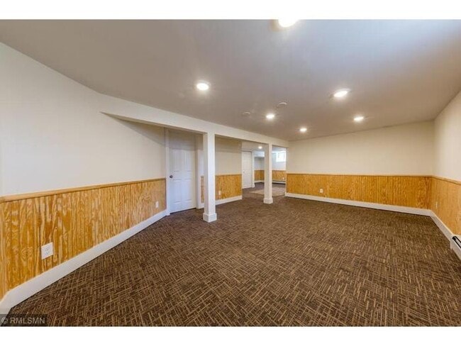 Building Photo - 950 County Rd D E