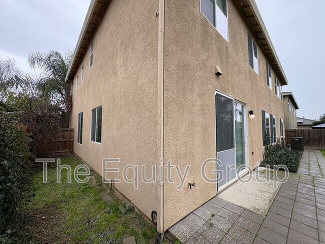 Building Photo - 3116 W Buena Vista Ave