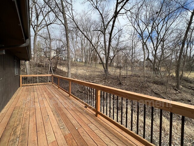 Building Photo - 3805 Maquoketa Dr