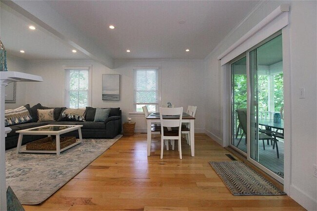 Building Photo - 364 Bellevue Ave