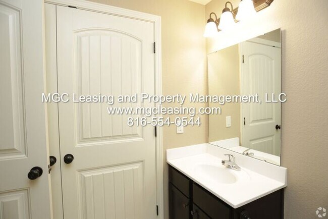 Building Photo - Discover The Possibilies of Eagle Creek Townhomes!