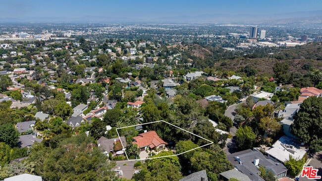 Building Photo - 3475 N Knoll Dr