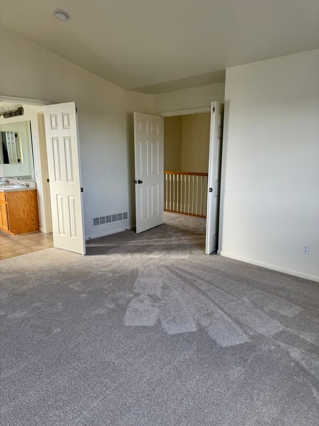 Building Photo - 1613 Summerset Dr