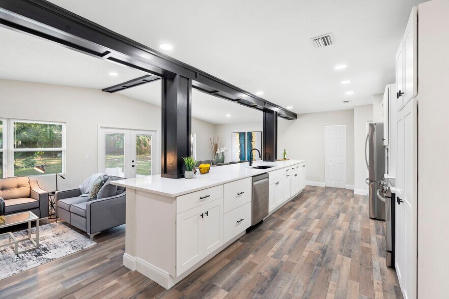 Building Photo - 505 Lake Shore Dr