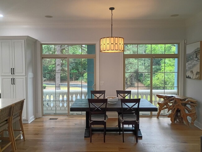 Building Photo - Four Bedroom Home Walking Distance to the Beach on Hilton Head!