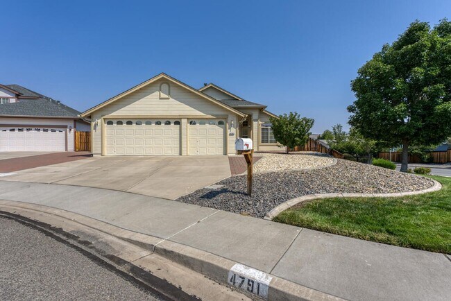 Building Photo - FULLY FURNISHED Sparks home with all utilities included and flexible lease options