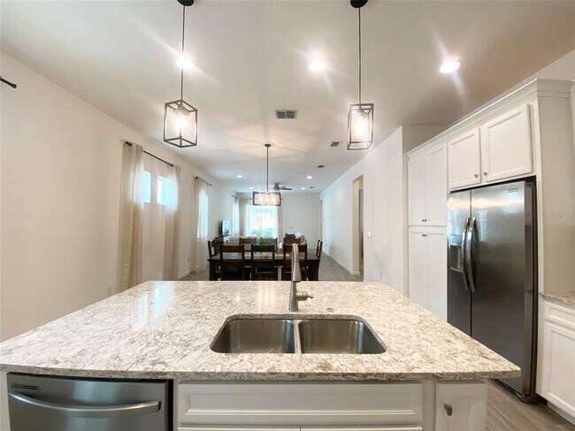Building Photo - 724 Winterside Dr