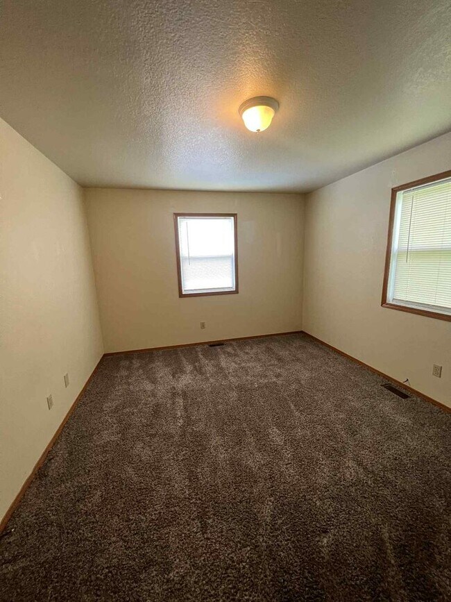 Building Photo - 1162-1164 E Sunrise Dr