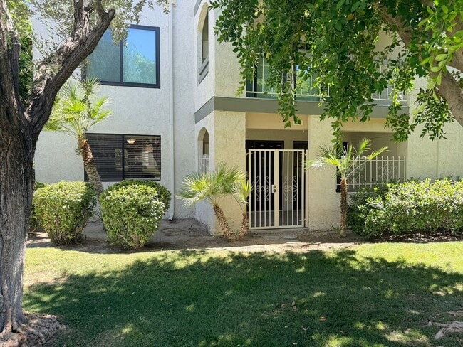 Building Photo - Charming One Bedroom Condo At Riviera Gardens.