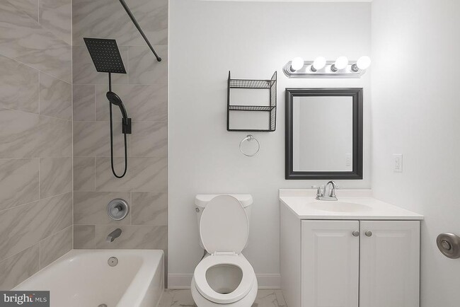 Building Photo - 3910 Canterbury Way