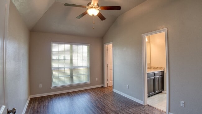 Building Photo - Spacious Single-Family Home Available Now!