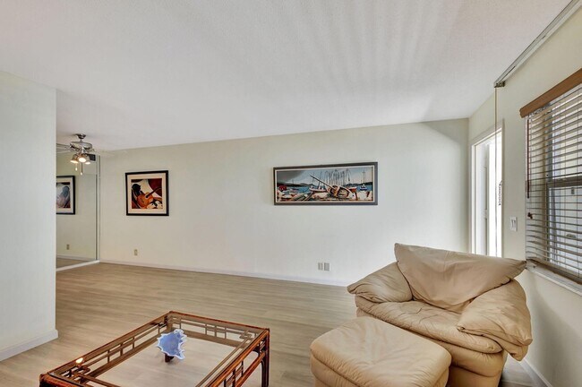 Building Photo - 100 Shore Ct