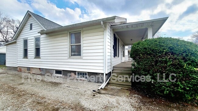 Building Photo - 1104 S 11th St