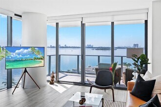 Building Photo - 650 NE 32nd St