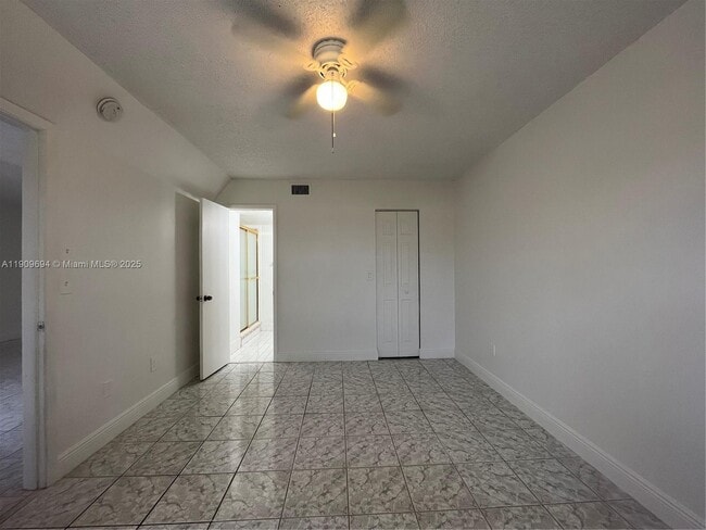 Building Photo - 842 NE 209th St