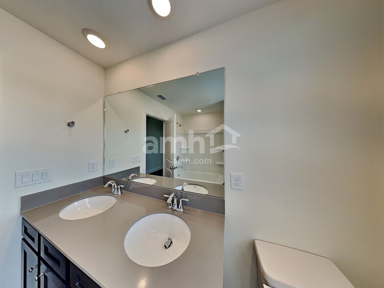 Building Photo - 14530 Cedar Mill Dr