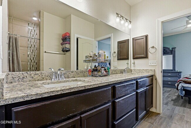 Building Photo - 6166 Hidden Psge Ave