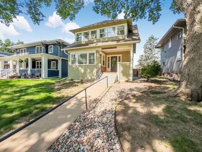 Building Photo - 709 S Phillips Ave