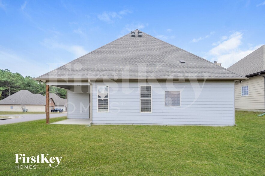 Building Photo - 1000 Medinah Dr