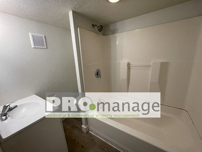 Building Photo - 3 Bed, 2 Bath Single Family Home - Idaho Falls