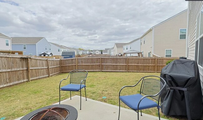 Building Photo - Beautiful 5 Bedroom, 3 Bath Home- New to Rental Market- Short Commute to Ft. Bragg