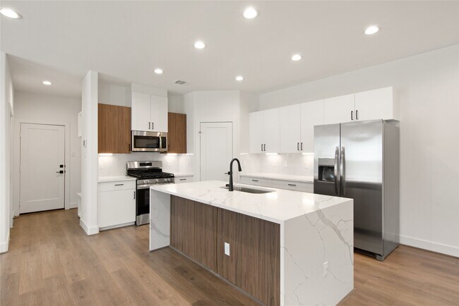 Building Photo - 2761 Sunny Briar Dr