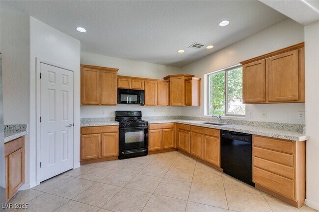 Building Photo - 11933 Orense Dr