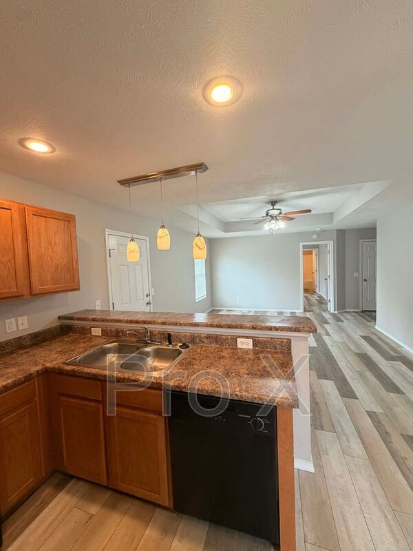 Building Photo - 4506 E Chipmunk Ln