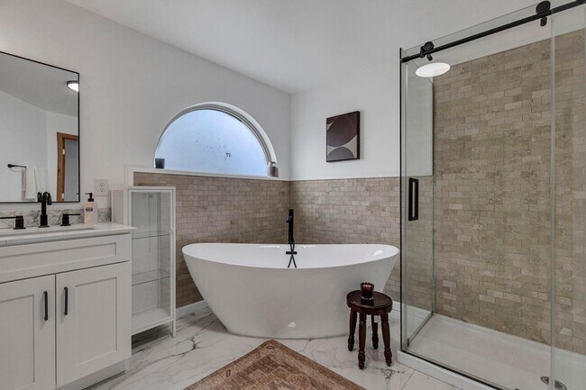 Building Photo - 2639 Berber St