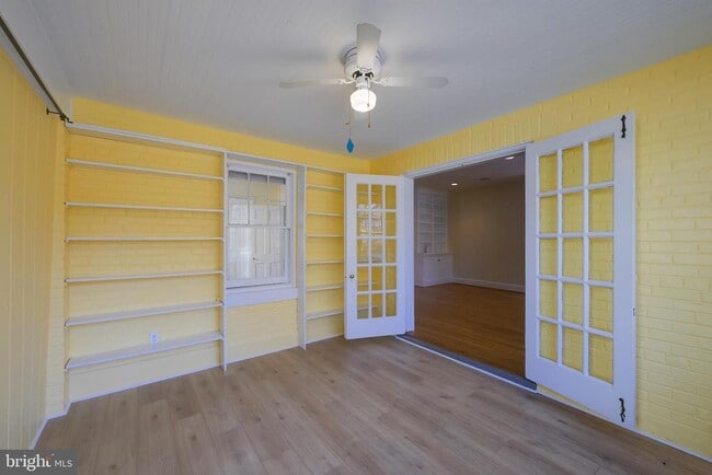 Building Photo - 5717 Chevy Chase Pkwy NW