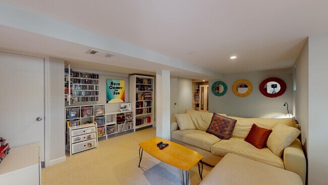 Building Photo - 1700 D St SE