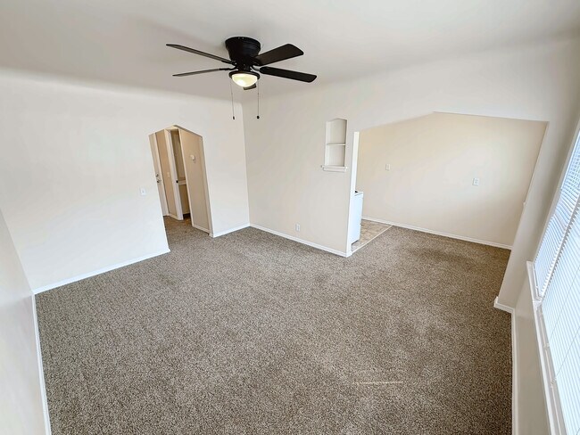 Building Photo - Town Manor Apartments