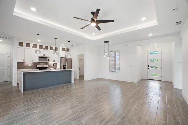 Building Photo - 24489 SW Kingsway Cir