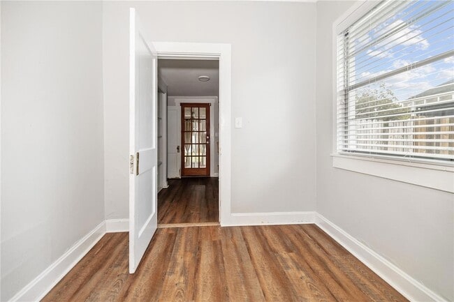 Building Photo - 227 W Fern St