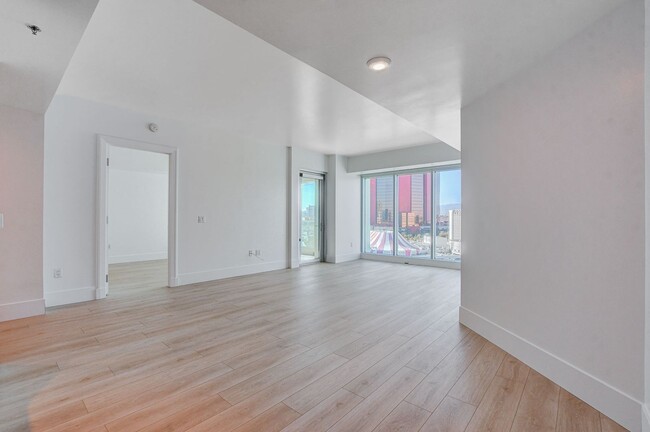 Building Photo - Sky Las Vegas 1010-Stunning, 2Bd Residence...