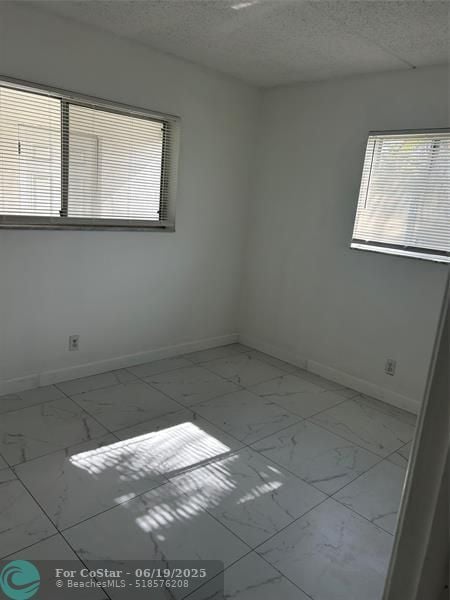 Building Photo - 1501 Crescent Cir