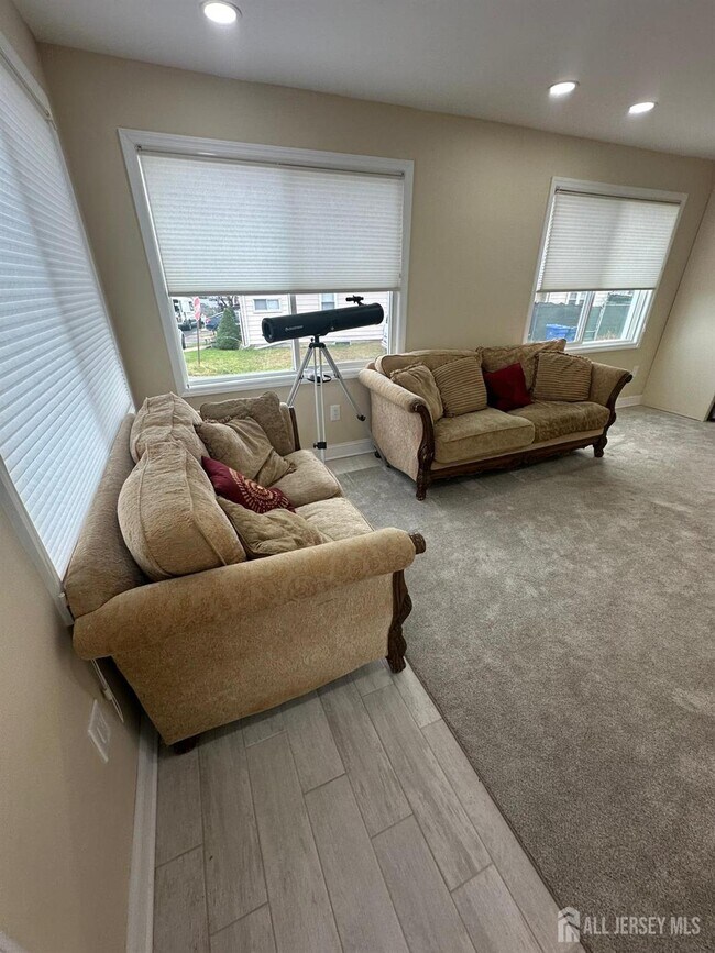 Building Photo - 111 Bayview Dr