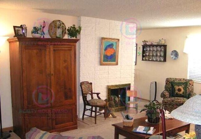 Building Photo - Spacious 6-Bedroom Home Near UNR with Backyard & Modern Kitchen