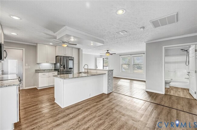 Building Photo - 104 Privacy Rd