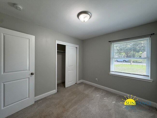 Building Photo - 219 Pilgrim Ave