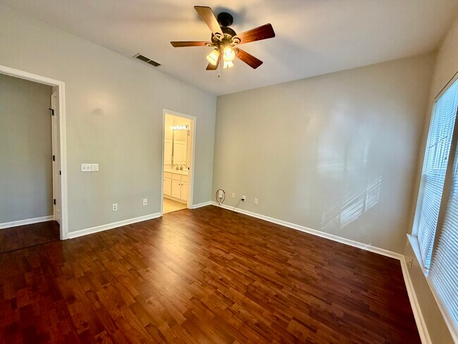 Building Photo - 10208 Roundleaf Dr