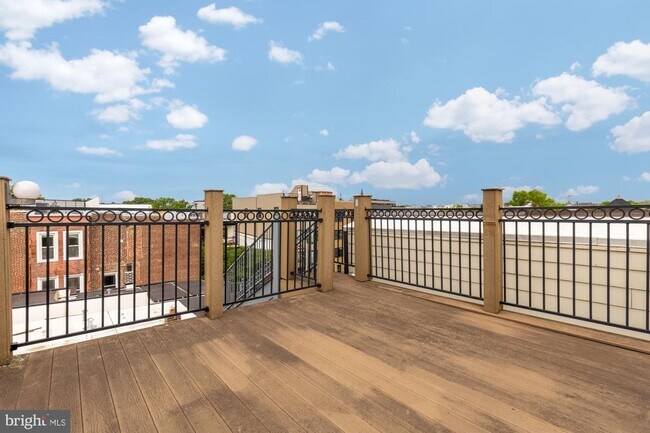 Building Photo - 1502 10th St NW